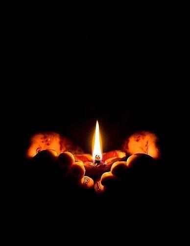 चलो चिराग जलायें…